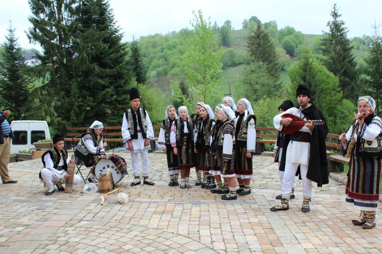 Pensiunea Casa Bunicilor Mînăstirea Humorului Bagian luar foto